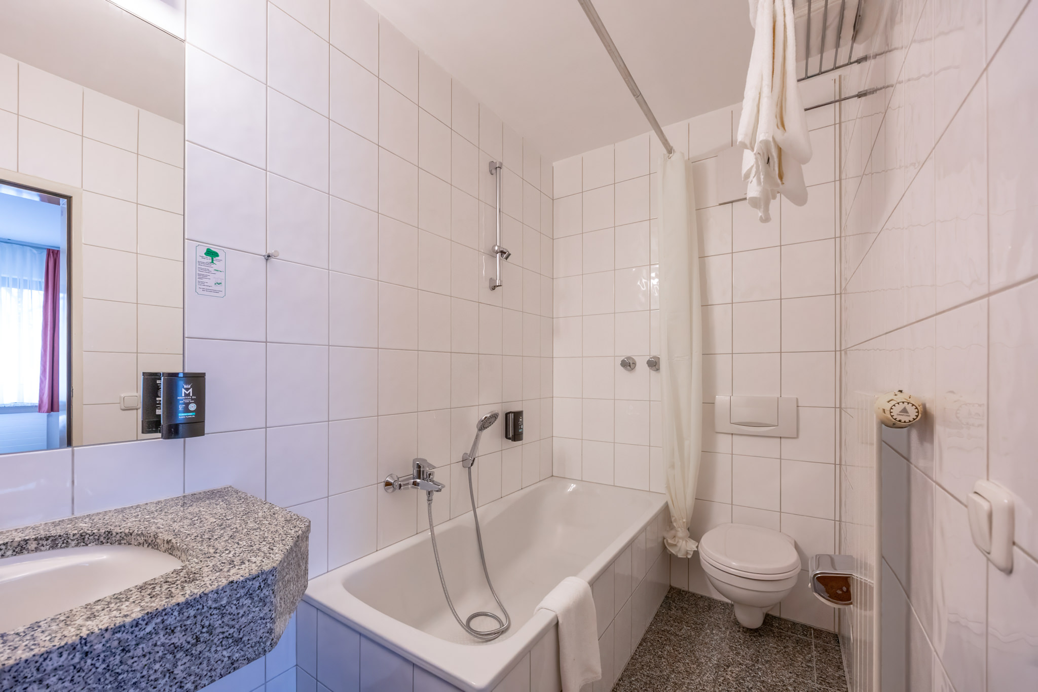 Doppelzimmer Bad 1